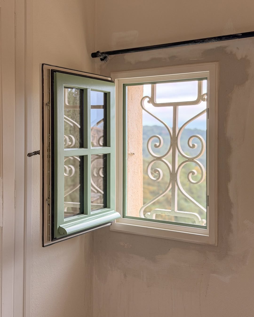 Fenêtre à la française — secteur sauvegardé d'Uzès