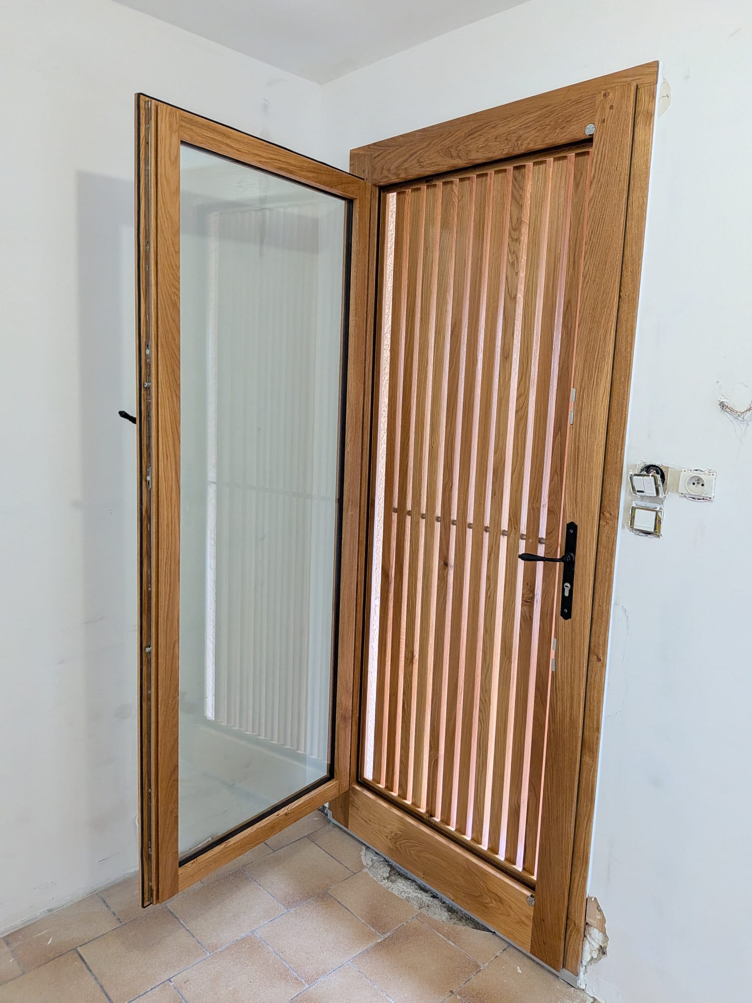 Porte d'entrée sur mesure — Castelnau-le-Lez — détail 1