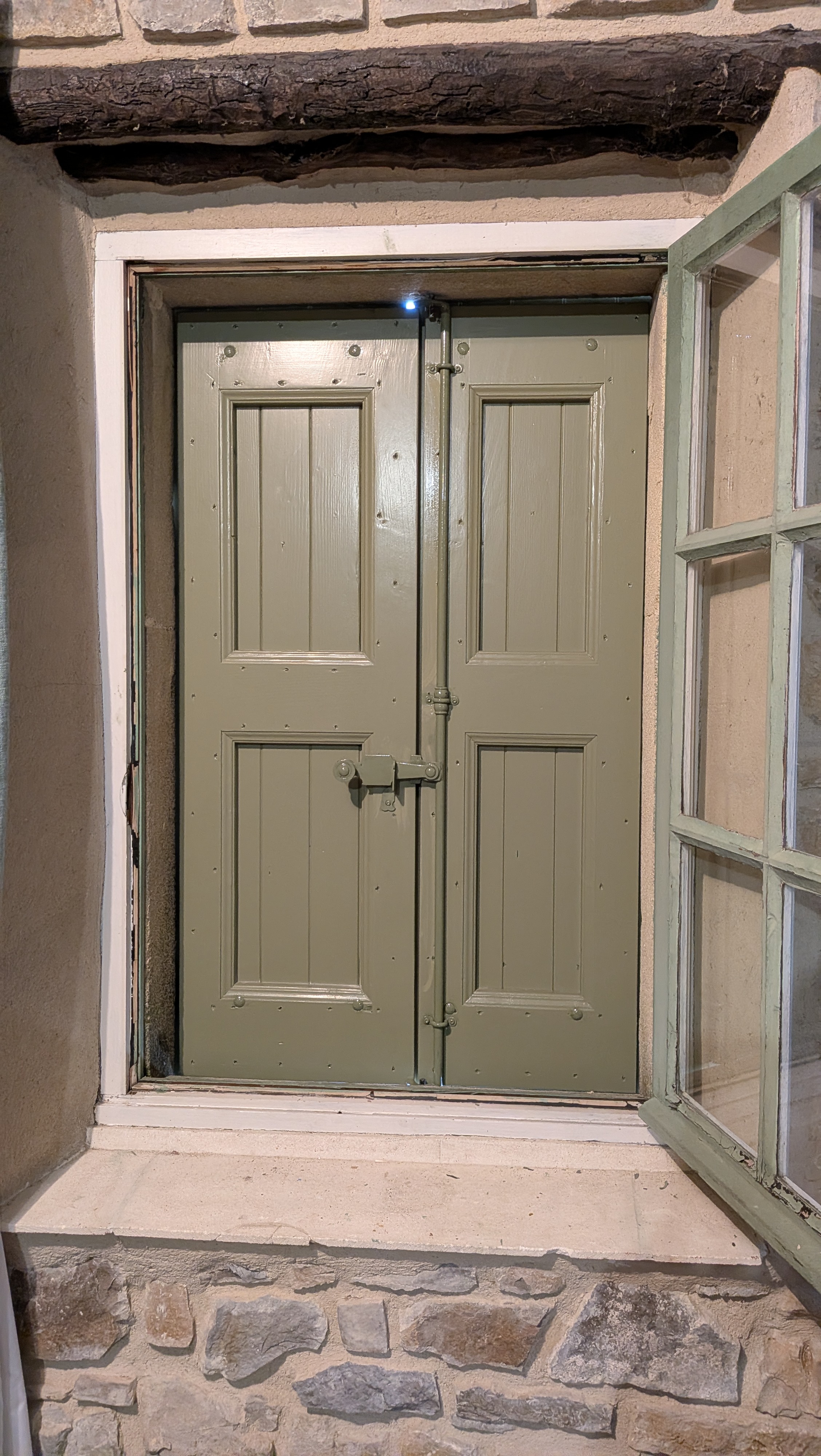 Volets et fenêtres bois — mas provençal — détail 3